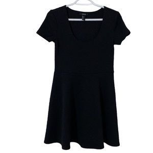 Forever 21 Black Short Sleeve Skater Dress Scoop Neck Mini Dress Size M